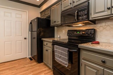Very nice kitchen, with fridge, stove, microwave a