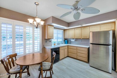 9512 W Oakstone Dr-large-010-033-9512 W