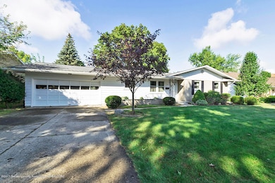 1405 Boynton Dr, Lansing, MI 48917 - photo 2