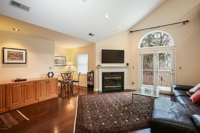009-Living_Room-5310814-large