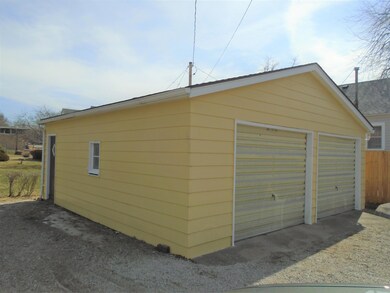Detached garage