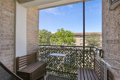 3915 St Charles Ave unit 215, New Orleans, LA 70115 - photo 4