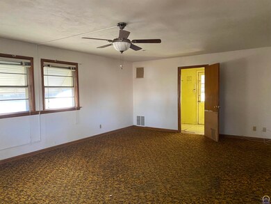 2437 SW Madeline Ln, Topeka, KS 66614 - photo 2