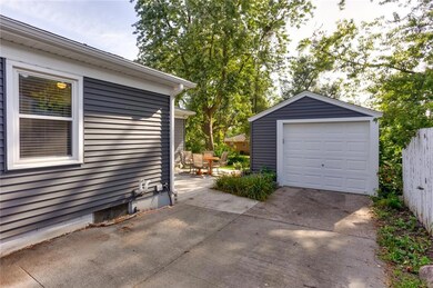 4111 40th St, Des Moines, IA 50310 - photo 4