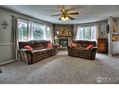 Living Room W/Fireplace
