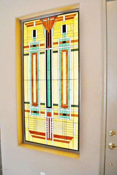 4 - FLW Glass Detail