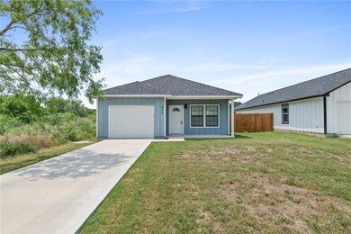802 W Huntington St, Beeville, TX 78102 - photo 3