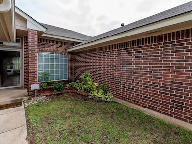 620 Coopers Hawk Dr, Norman, OK 73072 - photo 2