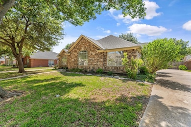 309 Shady Timbers Ln, Murphy, TX 75094 - photo 3