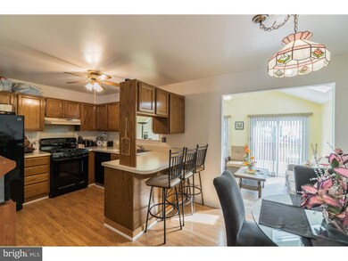 712 Sandalwood Ln, Norristown, PA 19403 - photo 6