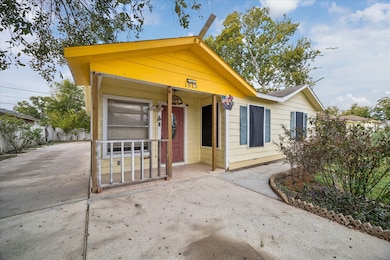 1513 Thomas Ave, Pasadena, TX 77506 - photo 3