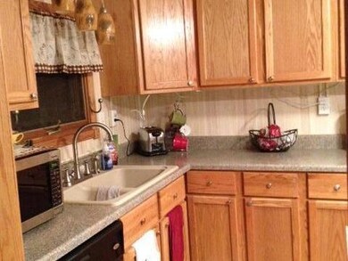 202 E Coyote St, Mandan, ND 58554 - photo 3