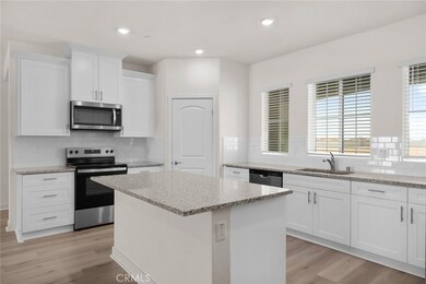 14829 Desert Lily Ct, Apple Valley, CA 92307 - photo 2