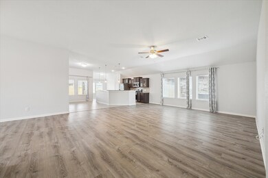 5156 Echo Falls Dr, Alvin, TX 77511 - photo 3