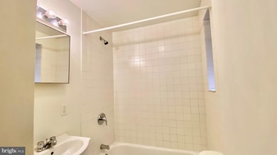 330 S Juniper St unit 3B, Philadelphia, PA 19107 - photo 6