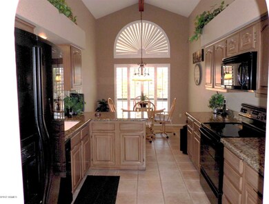 Kitchen breakfast room granite