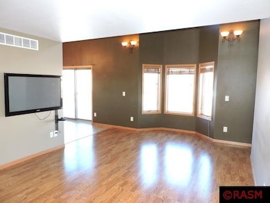 104 Quinion Dr, Mankato, MN 56001 - photo 2