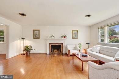 3335 Kaywood Dr, Falls Church, VA 22041 - photo 3