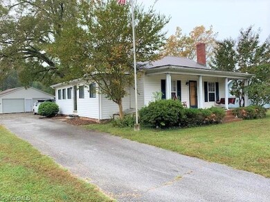 1512 E Fairfield Rd, High Point, NC 27263 - photo 3