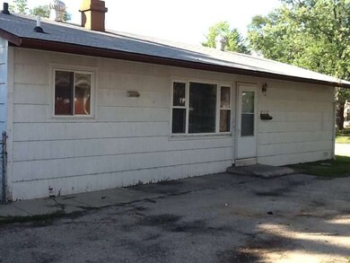 21 Austin Ave, Carpentersville, IL 60110 - photo 2