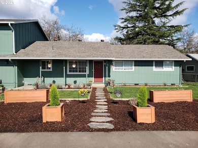 613 SW Monroe St, Sheridan, OR 97378 - photo 2