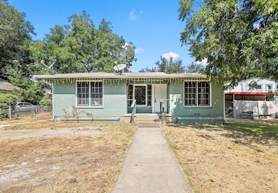 210 W Willingham St unit A, Cleburne, TX 76033 - photo 2