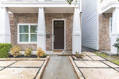 1006 Enid St unit B, Houston, TX 77009 - photo 2