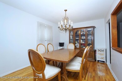 (7) DINING ROOM