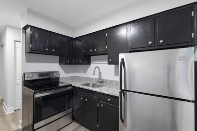 6021 N Winthrop Ave unit 402, Chicago, IL 60660 - photo 4