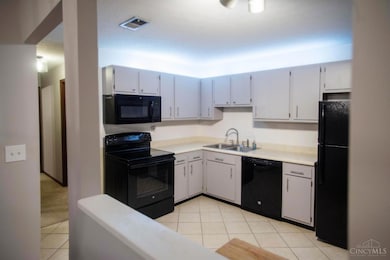 522 Riddle Rd, Cincinnati, OH 45220 - photo 7