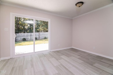 DiningRoom14584233