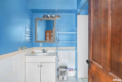 1847 W 7th St, Davenport, IA 52802 - photo 4