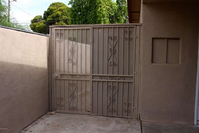 SIDE GATE