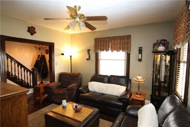 Large 14x13 Living Room w/ Ceiling Fan Light, Refi