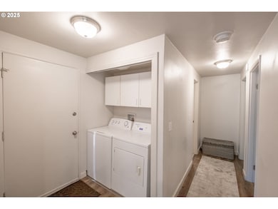 418 Stonewood Dr unit 418, Eugene, OR 97405 - photo 2