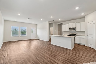 4006 Bay Leaf Loop, von Ormy, TX 78073 - photo 5