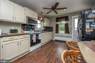 462 Penn St, Pennsburg, PA 18073 - photo 7