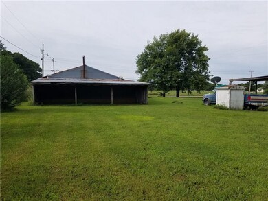 7524 Cedar Dr, Colcord, OK 74338 - photo 4