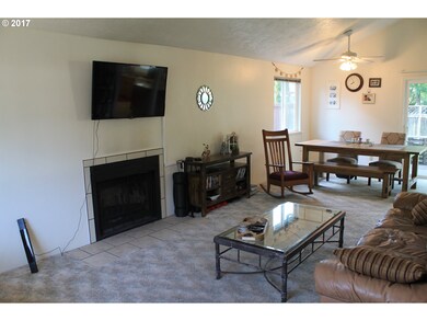 6771 E St, Springfield, OR 97478 - photo 5