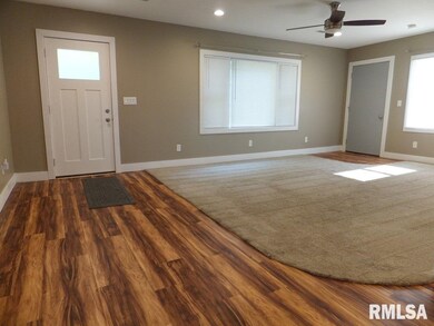 2132 W 16th St, Davenport, IA 52804 - photo 2