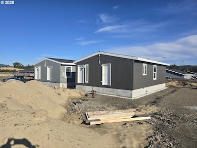 5287 Maple St, Florence, OR 97439 - photo 3