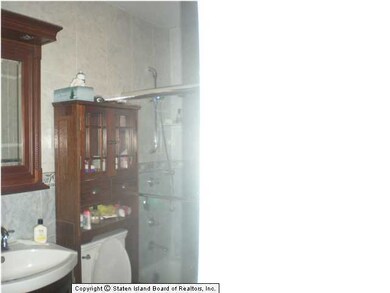 135 Dickie Ave, Staten Island, NY 10314 - photo 3