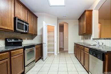 10511 Hanbury Path, Helotes, TX 78023 - photo 6