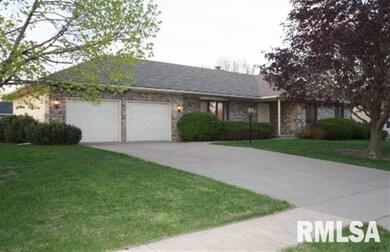 2116 W 43rd St, Davenport, IA 52806 - photo 2