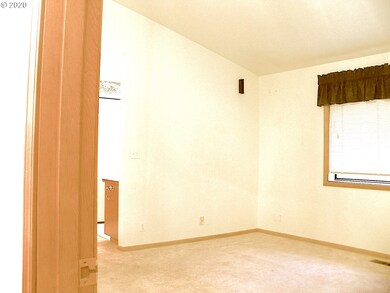 1496 Diamond St, Springfield, OR 97477 - photo 5