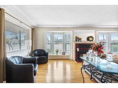Living Room/Entrance