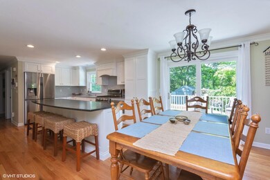 05_40PercheronWay_92_KitchenDiningRoom_M