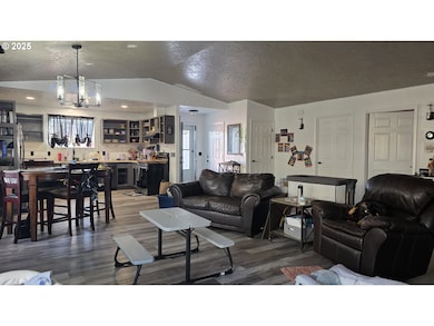 676 58th St, Springfield, OR 97478 - photo 4