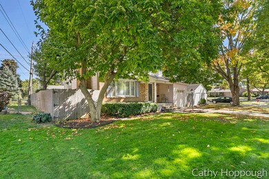 2215 Fairfax Rd, Lansing, MI 48910 - photo 3