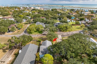 909 N Austin St, Rockport, TX 78382 - photo 7